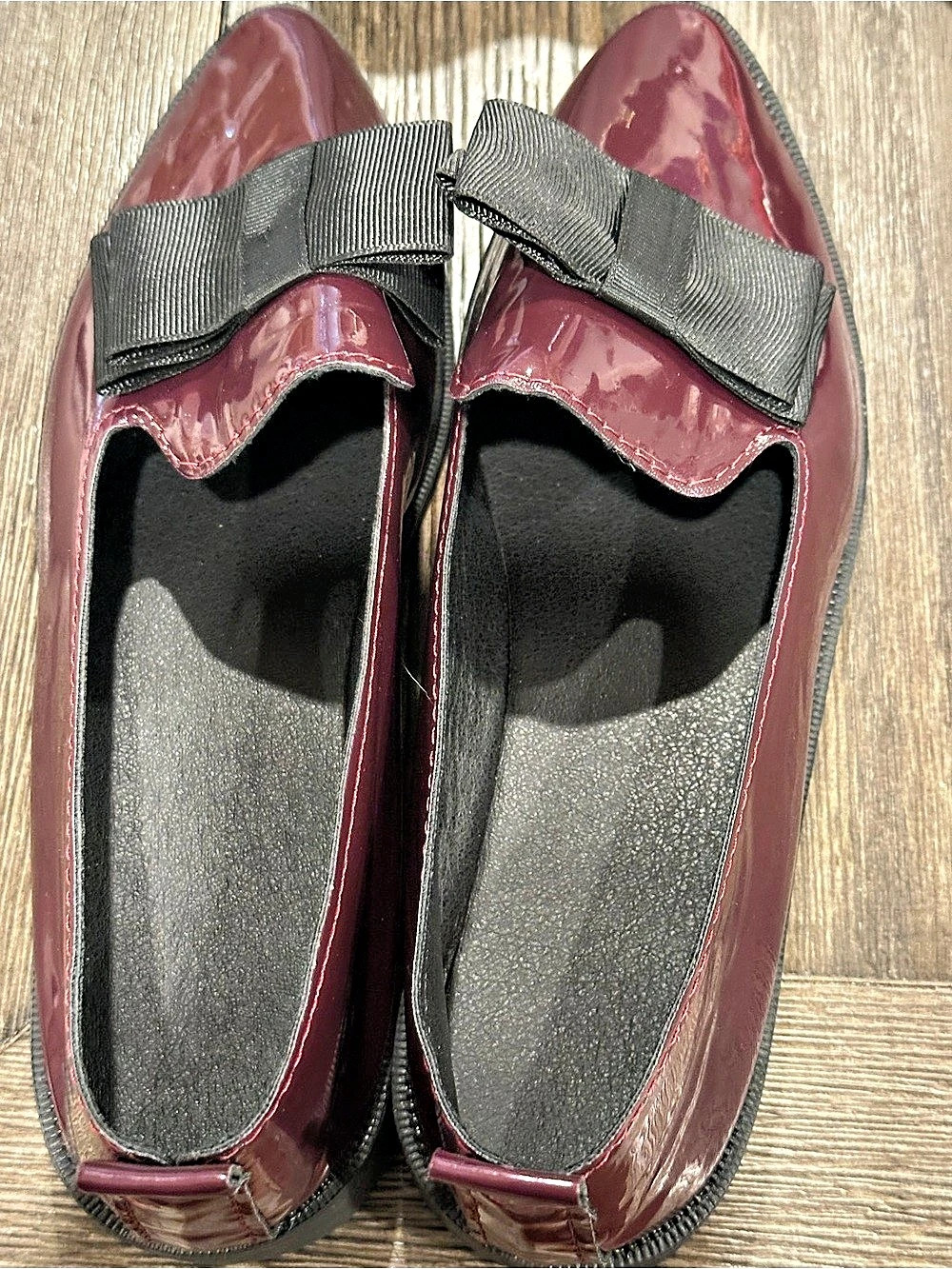 Patent Bow Flats in Red & Black Like New
